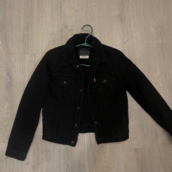 Like new - Black Denim Sherpa Levi’s Jacket - Picture 2 of 2